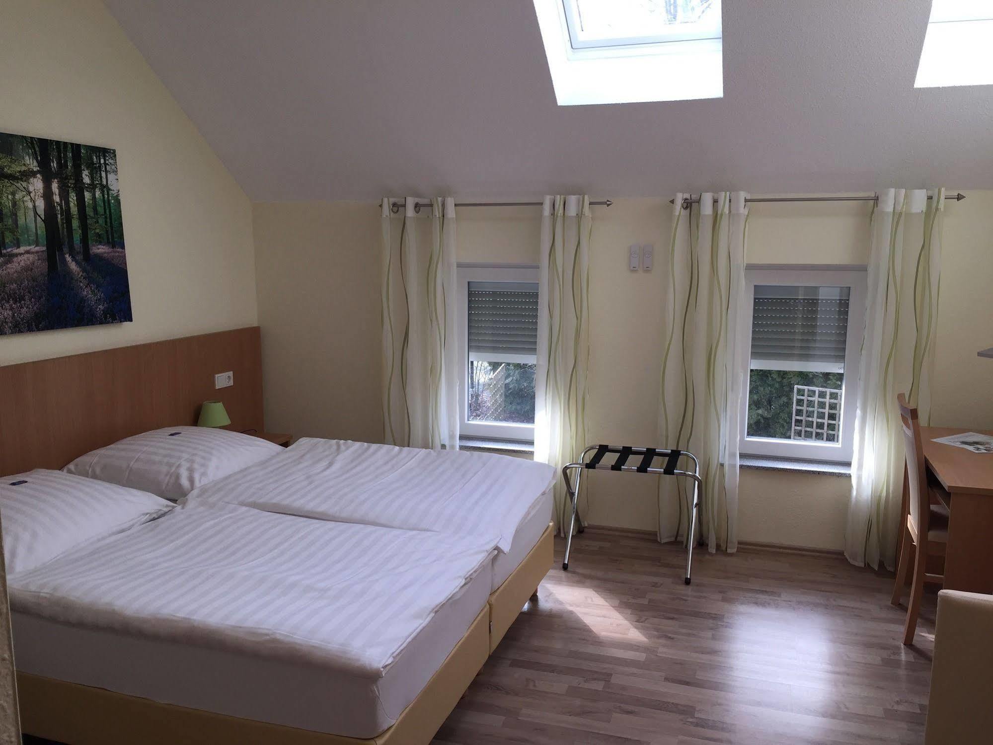 Pension Im Wirtshaus Himberg Bad Honnef Exterior foto