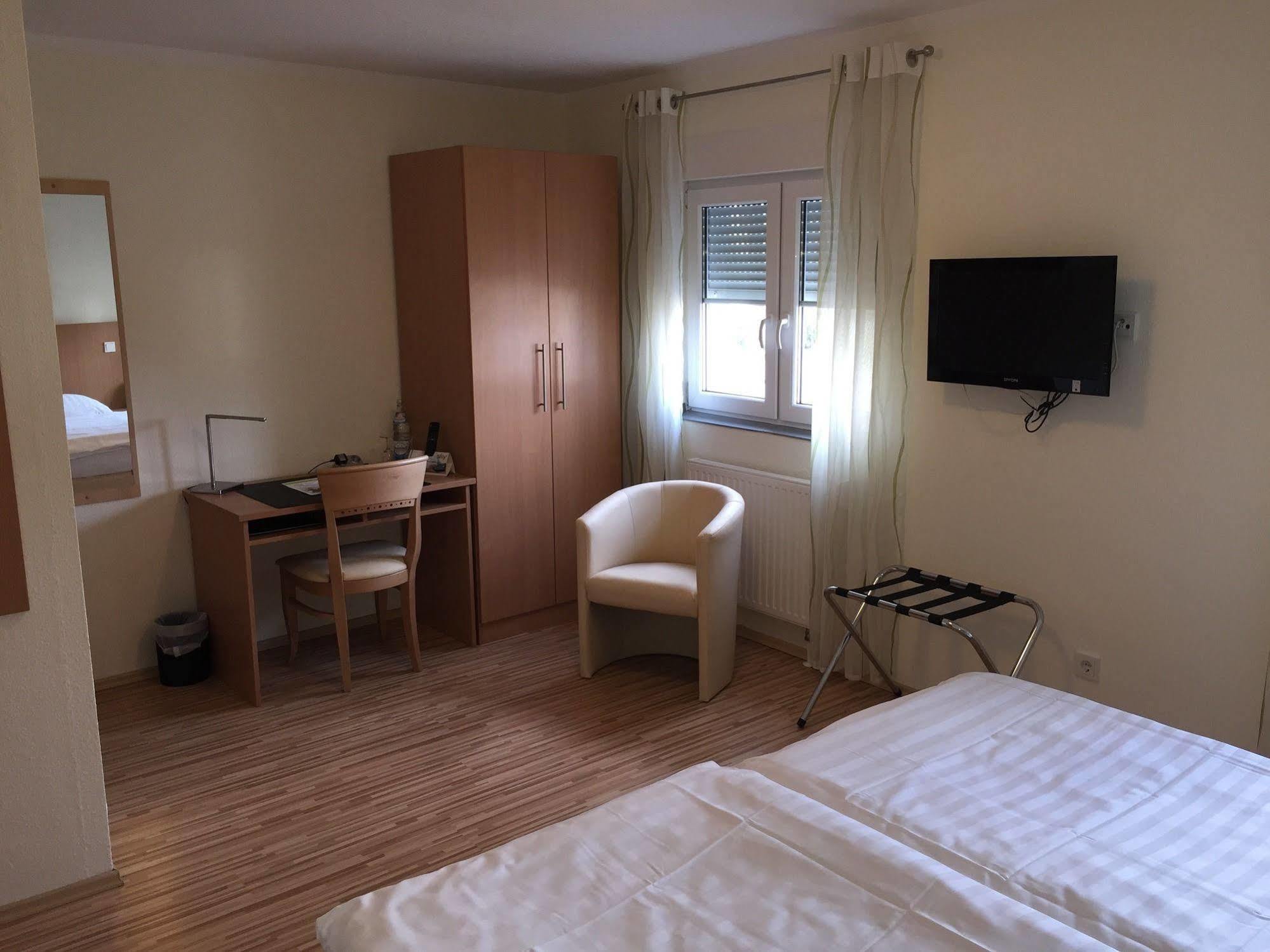 Pension Im Wirtshaus Himberg Bad Honnef Exterior foto