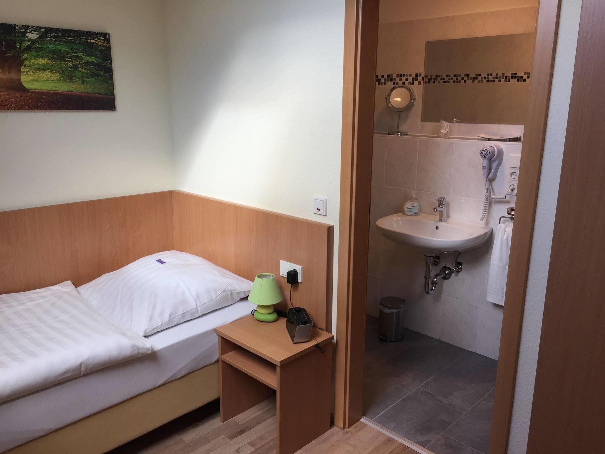 Pension Im Wirtshaus Himberg Bad Honnef Exterior foto